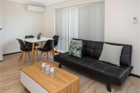 Executive 1 Bedroom Apartment close to Foreshore and CBD